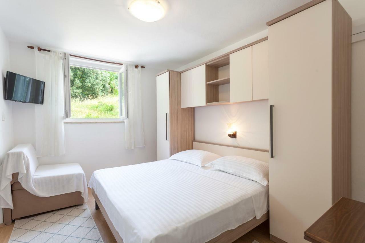 Guest House Ivan Ledic Brela Exterior photo