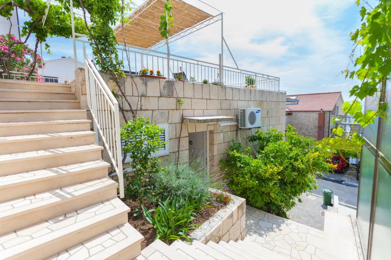 Guest House Ivan Ledic Brela Exterior photo
